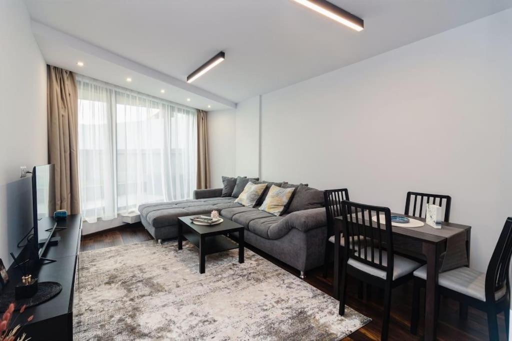 Georgi'S 1 Bedroom Quiet Apartment With Garage صوفيا المظهر الخارجي الصورة