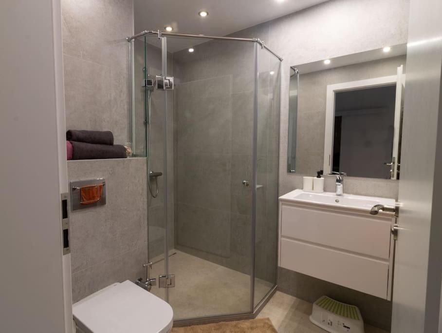 Georgi'S 1 Bedroom Quiet Apartment With Garage صوفيا المظهر الخارجي الصورة