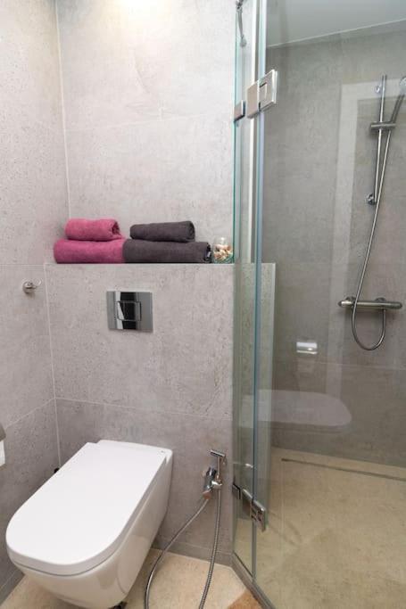 Georgi'S 1 Bedroom Quiet Apartment With Garage صوفيا المظهر الخارجي الصورة