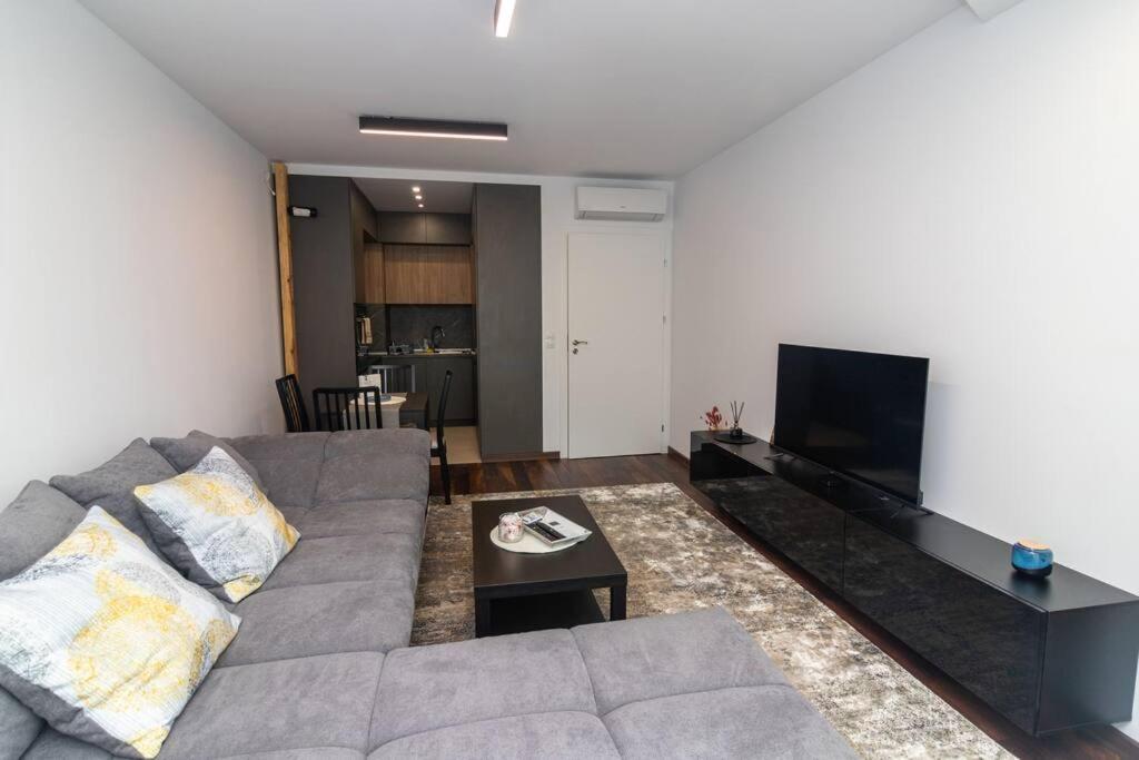 Georgi'S 1 Bedroom Quiet Apartment With Garage صوفيا المظهر الخارجي الصورة