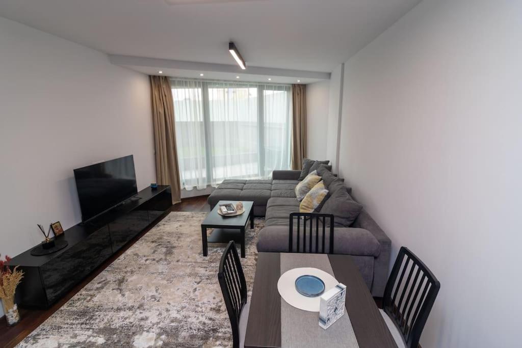 Georgi'S 1 Bedroom Quiet Apartment With Garage صوفيا المظهر الخارجي الصورة